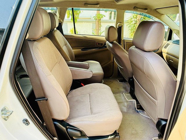 Second-hand 2016 Toyota Innova 2.5 GX (Diesel) 7 Seater BS IV for sale in Ahmedabad-3