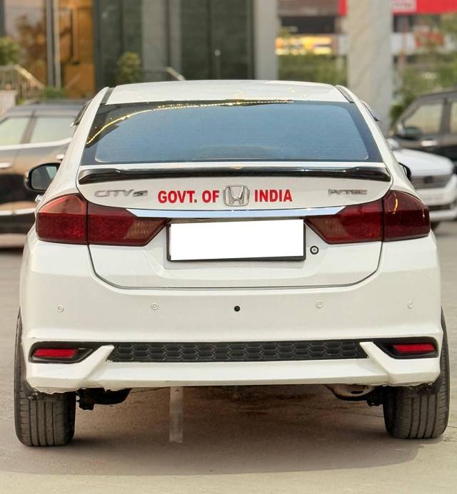 https://images10.gaadi.com/usedcar_image/4513388/original/processed_606576e2975aec6fcb52e41bfe72070b.jpg?imwidth=6401