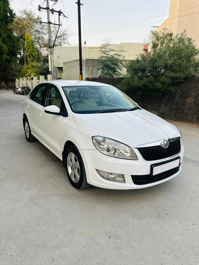https://images10.gaadi.com/usedcar_image/4513396/original/55cbc5bc137b6546fa6483e4a925dbc3.jpg?imwidth=6400