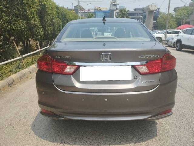 https://images10.gaadi.com/usedcar_image/4513401/original/processed_22633691f212c00c19c468d44e8369bf.jpg?imwidth=6401