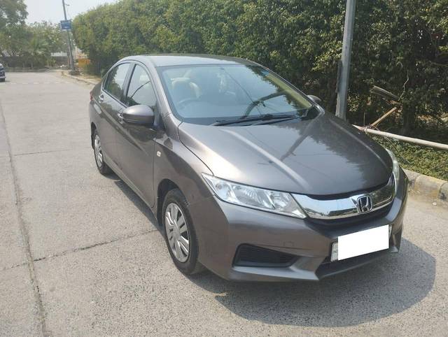 https://images10.gaadi.com/usedcar_image/4513401/original/processed_610a44a69b1ab1768a72581d42e2f2d8.jpg?imwidth=6402