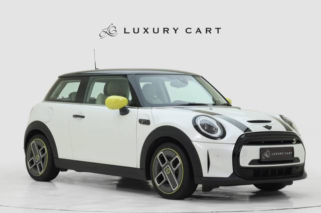https://images10.gaadi.com/usedcar_image/4513402/original/processed_52a97d041ece1fab60042b9c386274c8.jpg?imwidth=6400