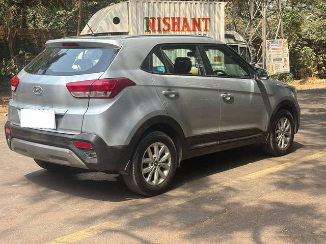 https://images10.gaadi.com/usedcar_image/4513403/original/processed_e079a0928e134aac2f3e70cd0a20c067.jpg?imwidth=6402