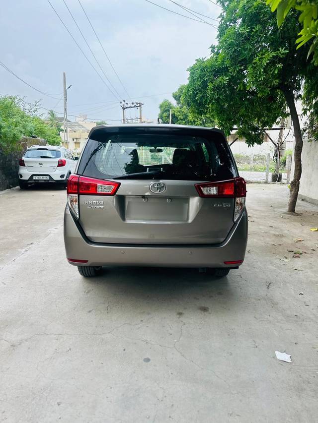 https://images10.gaadi.com/usedcar_image/4513406/original/processed_a40b5c35ec770f94844bb00c9820e70e.jpg?imwidth=6401