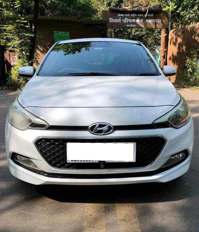 https://images10.gaadi.com/usedcar_image/4513409/original/processed_ec08f283845a56eb4ab10f499e958ea9.jpg?imwidth=6402