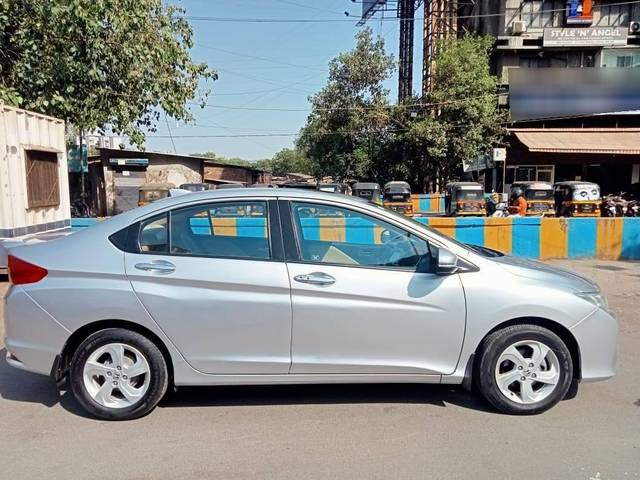 https://images10.gaadi.com/usedcar_image/4513414/original/processed_68f6fc51f0bd3d22746b6ab0a5ed5832.jpeg?imwidth=6401