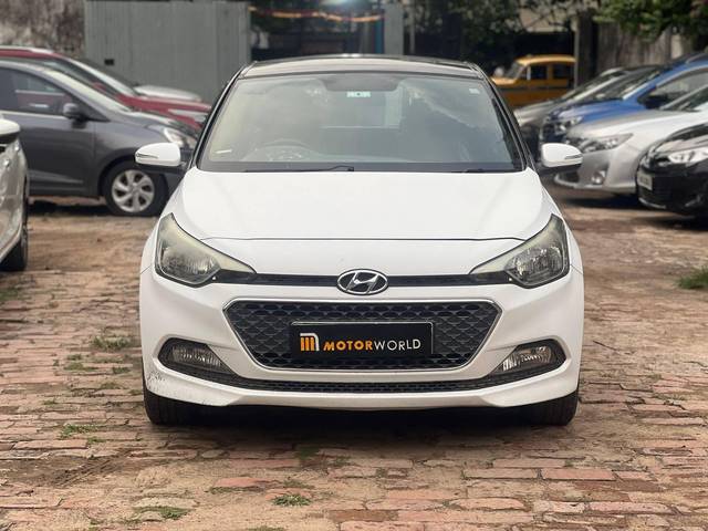 https://images10.gaadi.com/usedcar_image/4513422/original/processed_13e6e39965a9c4a325dd77f6a919e43b.jpg?imwidth=6402