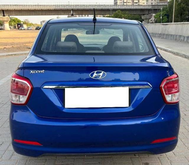 https://images10.gaadi.com/usedcar_image/4513433/original/processed_d700992985606c68f9bea3bf3a2d9b6f.jpg?imwidth=6402