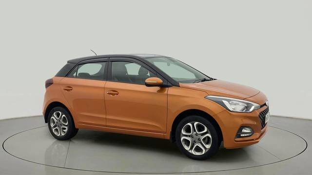 https://images10.gaadi.com/usedcar_image/4513438/original/01c6b43aa1ac4c3ec4dd2296aff6fb9a.jpg?imwidth=6400