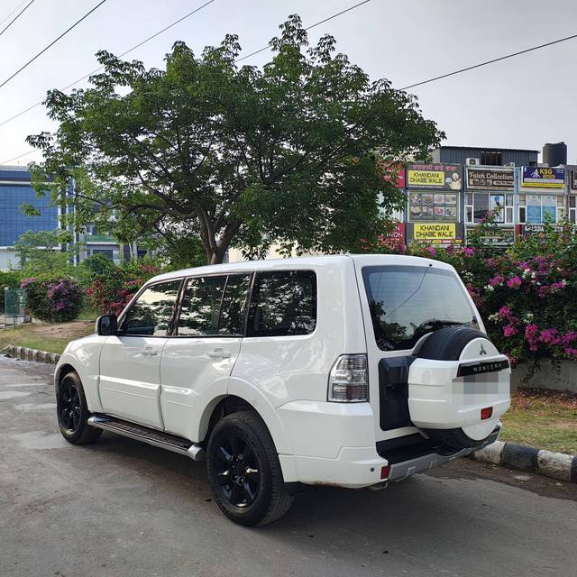 https://images10.gaadi.com/usedcar_image/4513441/original/processed_f353e3a606577946cbb34a9a433e43e8.jpg?imwidth=6402