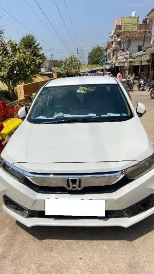 https://images10.gaadi.com/usedcar_image/4513445/original/processed_0631e036-f56f-4587-ace9-daa92f07f121.jpeg?imwidth=6400