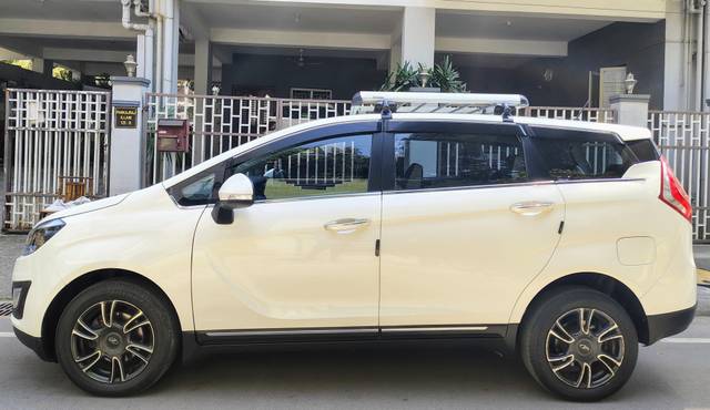 https://images10.gaadi.com/usedcar_image/4513447/original/processed_036462ce282ef6a5dc577c1f5752b625.jpg?imwidth=6402