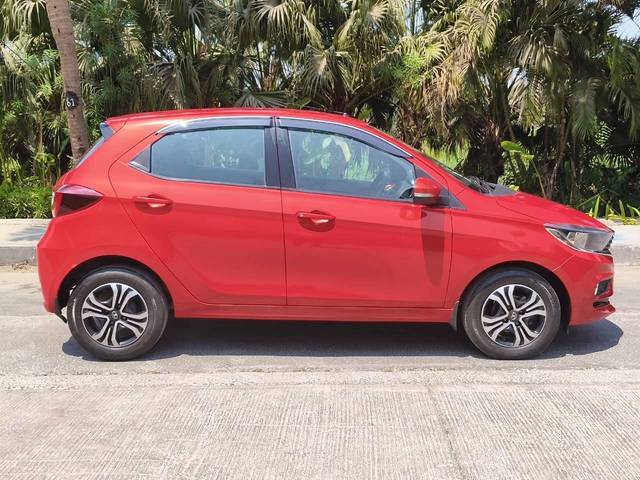 https://images10.gaadi.com/usedcar_image/4513448/original/processed_0863bd7011eb01164ac56a4a864655dd.jpeg?imwidth=6401
