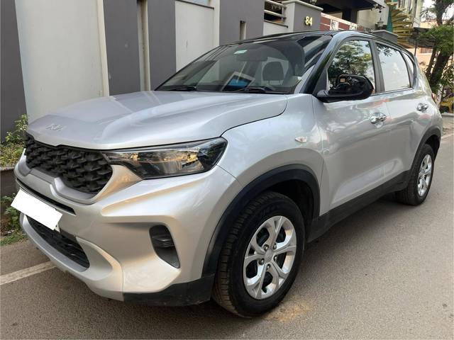 https://images10.gaadi.com/usedcar_image/4513463/original/processed_988fe1b542ed8ba00ce29564e0aed1ed.jpg?imwidth=6400