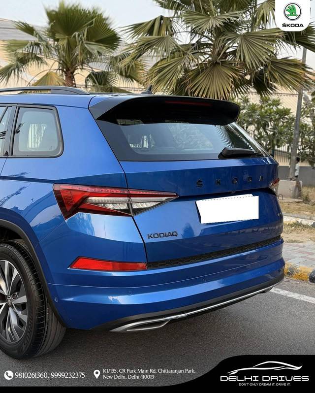 https://images10.gaadi.com/usedcar_image/4513509/original/processed_b53e614879b5d7c1234fdbe3793ba6a5.jpeg?imwidth=6401