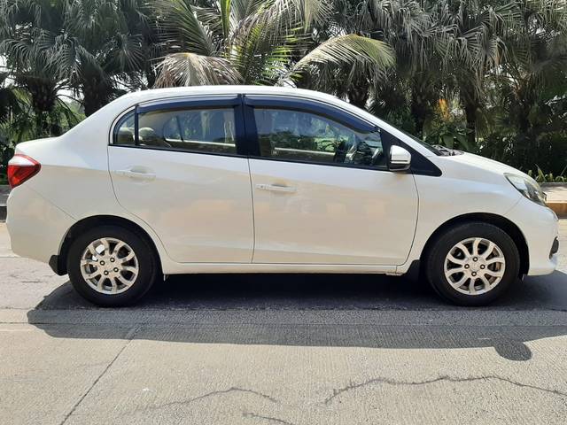 https://images10.gaadi.com/usedcar_image/4513510/original/5a6b5a939d634a34d8300d8d0b32b013.jpeg?imwidth=6401