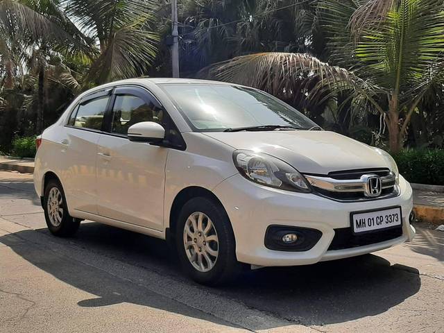 https://images10.gaadi.com/usedcar_image/4513510/original/processed_3cd16f03726cbb02c583a18f4c8eb4da.jpeg?imwidth=6400