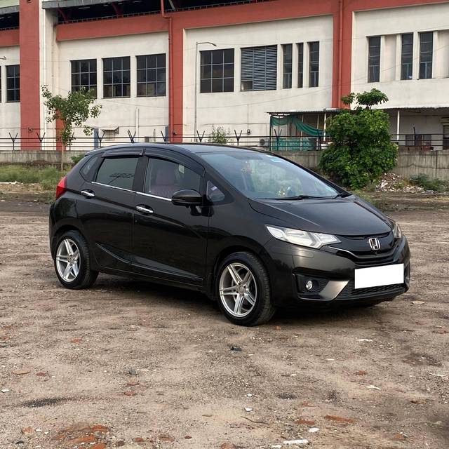 https://images10.gaadi.com/usedcar_image/4513517/original/processed_2580f94680075be98213aba7b992ff71.jpg?imwidth=6400