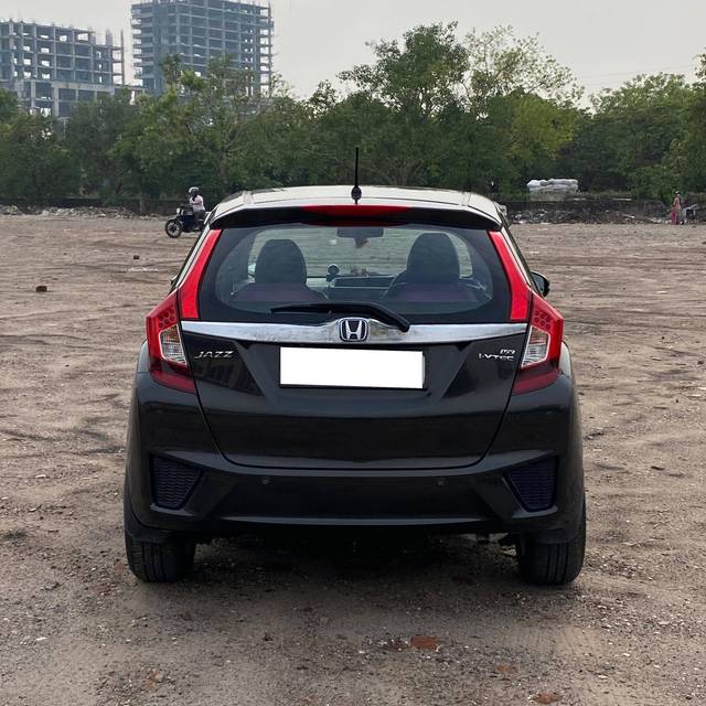 https://images10.gaadi.com/usedcar_image/4513517/original/processed_28defc2e27028dbe96431fa97d67f46b.jpg?imwidth=6402