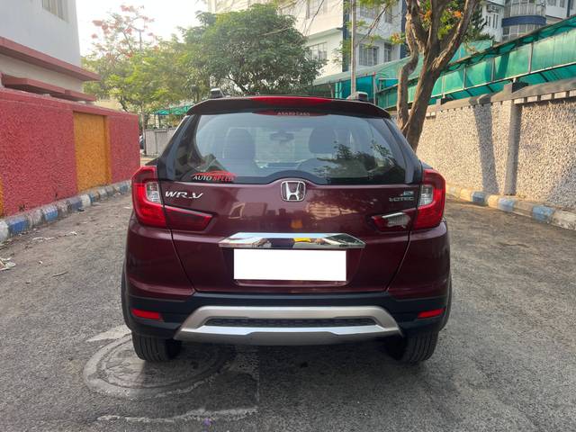 https://images10.gaadi.com/usedcar_image/4513519/original/processed_0b117ad8d1df9b2c7bff4378cea03a29.jpg?imwidth=6402