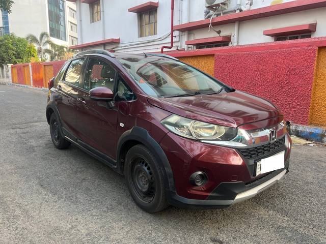 https://images10.gaadi.com/usedcar_image/4513519/original/processed_2a6b9ca69a09944255a376138f21a908.jpg?imwidth=6400