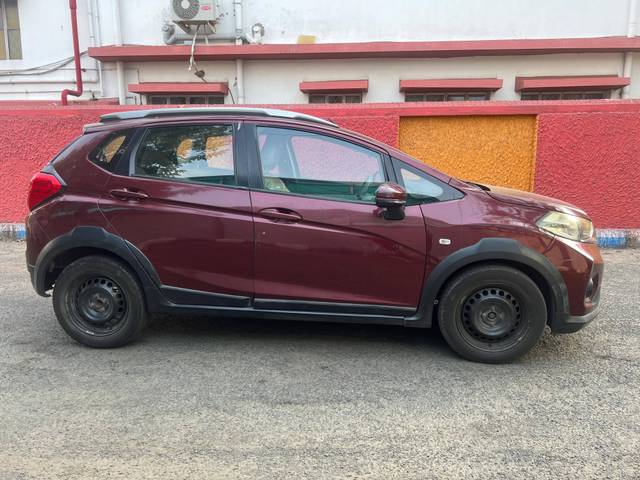 https://images10.gaadi.com/usedcar_image/4513519/original/processed_2e5eb3ab363d640f0fe8d71802d42051.jpg?imwidth=6401