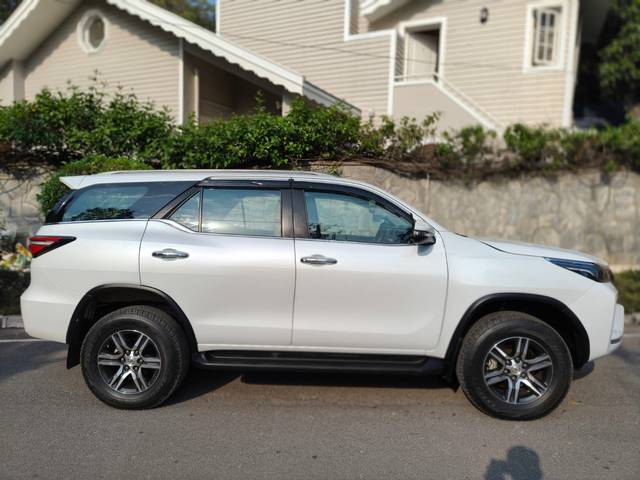 https://images10.gaadi.com/usedcar_image/4513530/original/eee9ea124ee30ca70db509a279490072.jpg?imwidth=6401