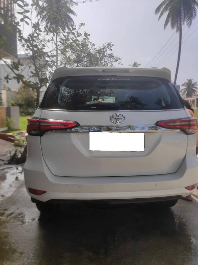 https://images10.gaadi.com/usedcar_image/4513530/original/processed_7cc718dce2cb21bb218df96b450ccc88.jpg?imwidth=6402