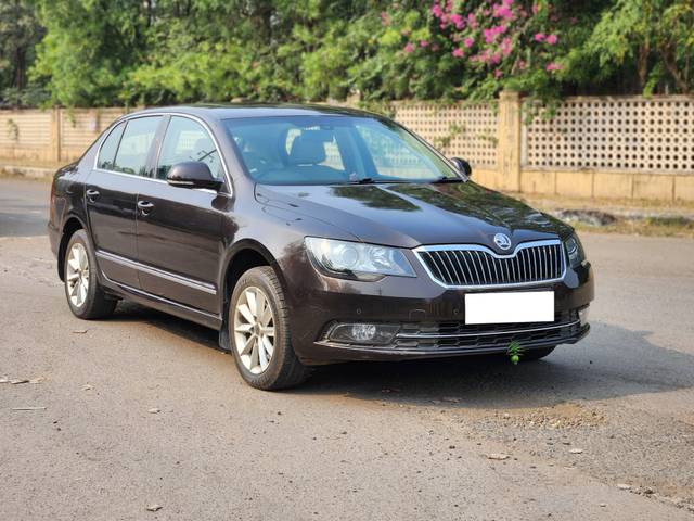 https://images10.gaadi.com/usedcar_image/4513539/original/processed_14bcea5b09bc42372b93eb4da433185f.jpg?imwidth=6400
