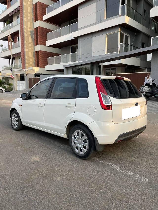 https://images10.gaadi.com/usedcar_image/4513559/original/processed_acb1bf184476c571c843d787047a12c7.jpg?imwidth=6402