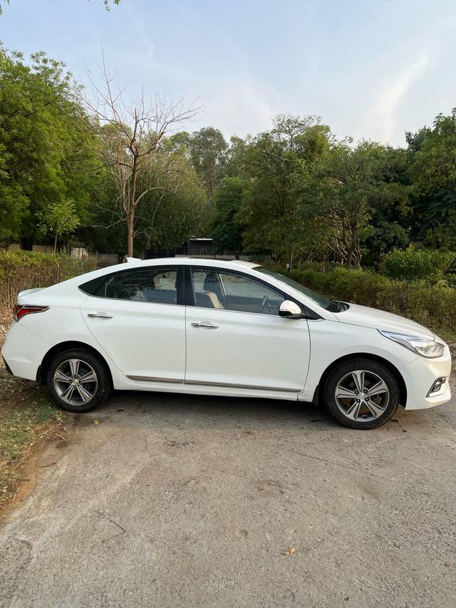 https://images10.gaadi.com/usedcar_image/4513560/original/aa634266d6755532de334e6a76fe6359.jpg?imwidth=6401