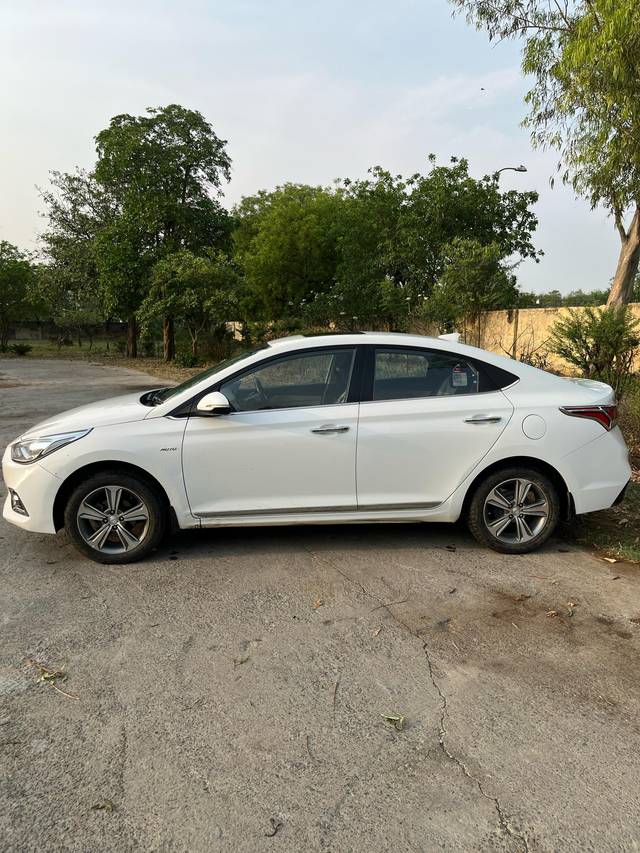 https://images10.gaadi.com/usedcar_image/4513560/original/processed_33ad8ef5545d85faf70305af9962018e.jpg?imwidth=6402