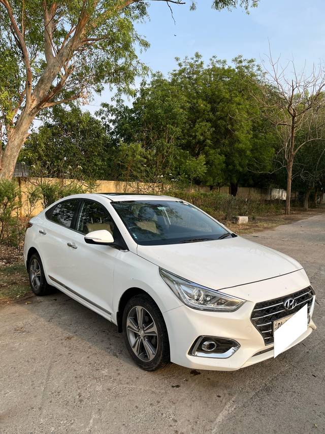 https://images10.gaadi.com/usedcar_image/4513560/original/processed_8f69903e387495a160fa6a7323e56b14.jpg?imwidth=6400