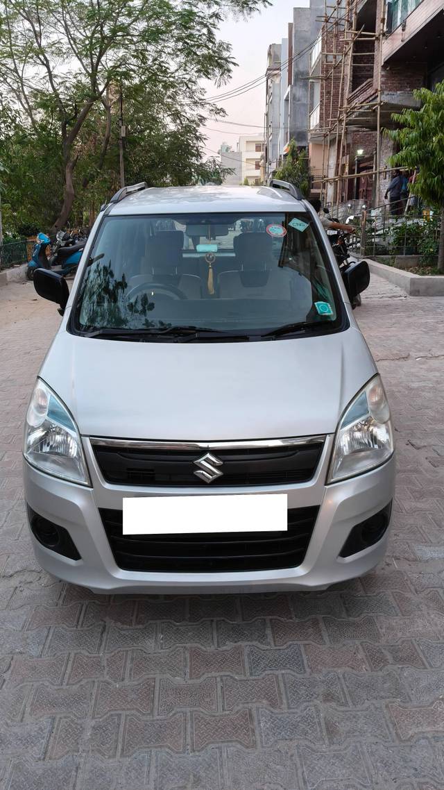 https://images10.gaadi.com/usedcar_image/4513565/original/processed_f40756f00fcaa15664bf7047c2470a1f.jpg?imwidth=6402