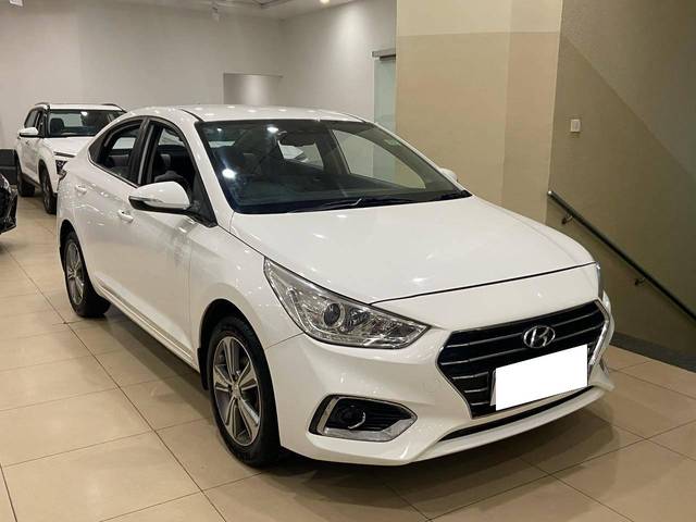 https://images10.gaadi.com/usedcar_image/4513576/original/processed_52c620fa1fc5c56cf726e8ed52eba5f0.jpg?imwidth=6400