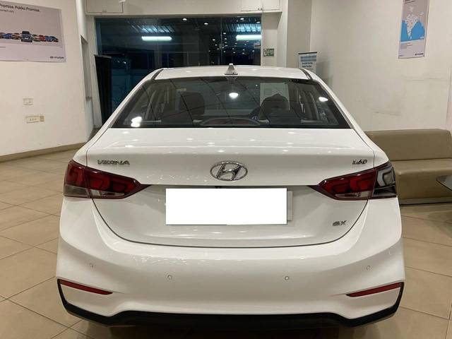 https://images10.gaadi.com/usedcar_image/4513576/original/processed_cbaa5172066d638bfe52eadb9fb6a9b8.jpg?imwidth=6402