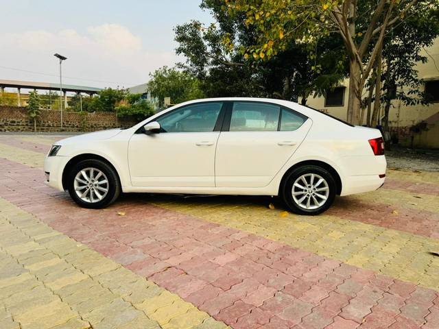 https://images10.gaadi.com/usedcar_image/4513580/original/fbe6c03026e6af1f2ed0ee4270ed4be8.jpg?imwidth=6402
