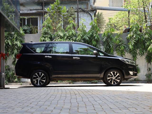 https://images10.gaadi.com/usedcar_image/4513626/original/ce5495a700020f83abbaa4783acea56c.jpg?imwidth=6401