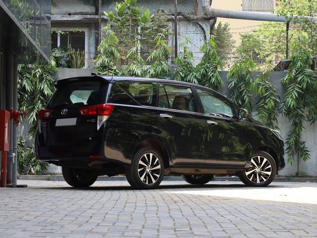 https://images10.gaadi.com/usedcar_image/4513626/original/processed_84f197ca7b2123b73e958f222b284d78.jpg?imwidth=6402
