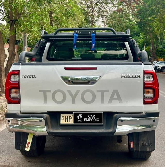 https://images10.gaadi.com/usedcar_image/4513631/original/64eefa8c1fa732652aed05ad872f8de6.jpg?imwidth=6401