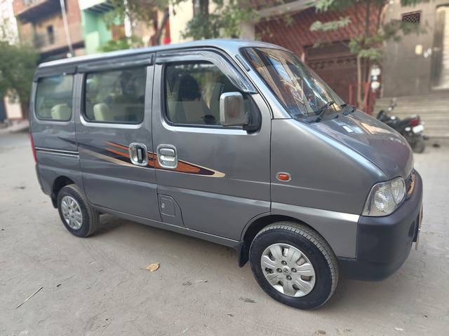 https://images10.gaadi.com/usedcar_image/4513642/original/07d9866f5dc9b48a43dfb6ed4caa1c2e.jpg?imwidth=6400