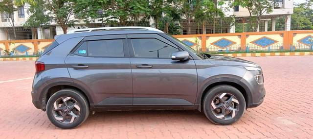 https://images10.gaadi.com/usedcar_image/4513644/original/processed_357e03f91e7975517ffc8897e937dc47.jpg?imwidth=6401