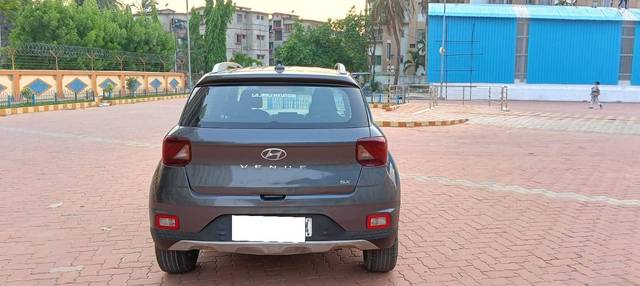 https://images10.gaadi.com/usedcar_image/4513644/original/processed_92e41ca8b5540ca4521bfac6c918a19f.jpg?imwidth=6402