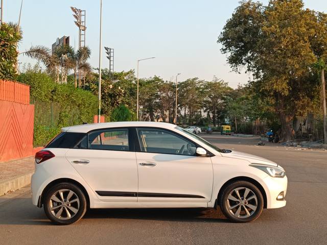 https://images10.gaadi.com/usedcar_image/4513649/original/ebaf532f2cb121602cc22c80312b059f.jpg?imwidth=6401