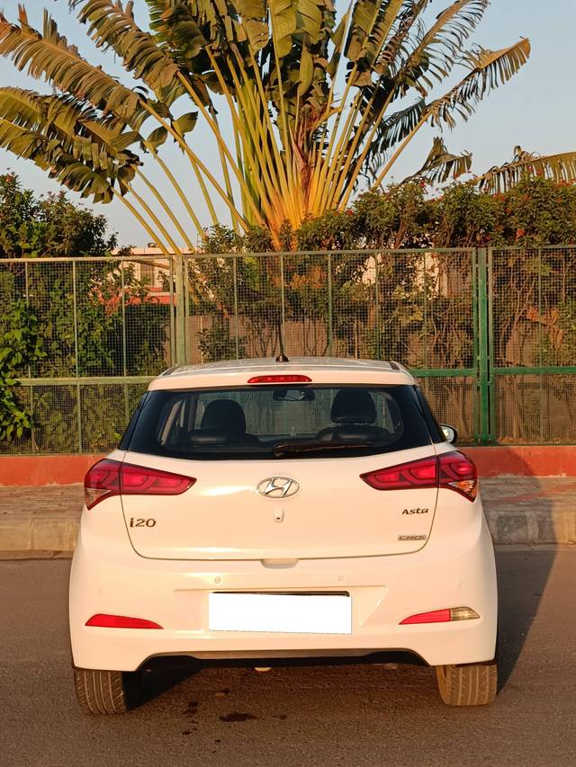 https://images10.gaadi.com/usedcar_image/4513649/original/processed_a0c1003085ddc5edd6149845d045fbb0.jpg?imwidth=6402