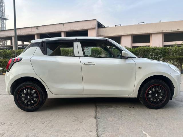 https://images10.gaadi.com/usedcar_image/4513672/original/processed_097038e32d32995f221e59f055de02b8.jpg?imwidth=6401