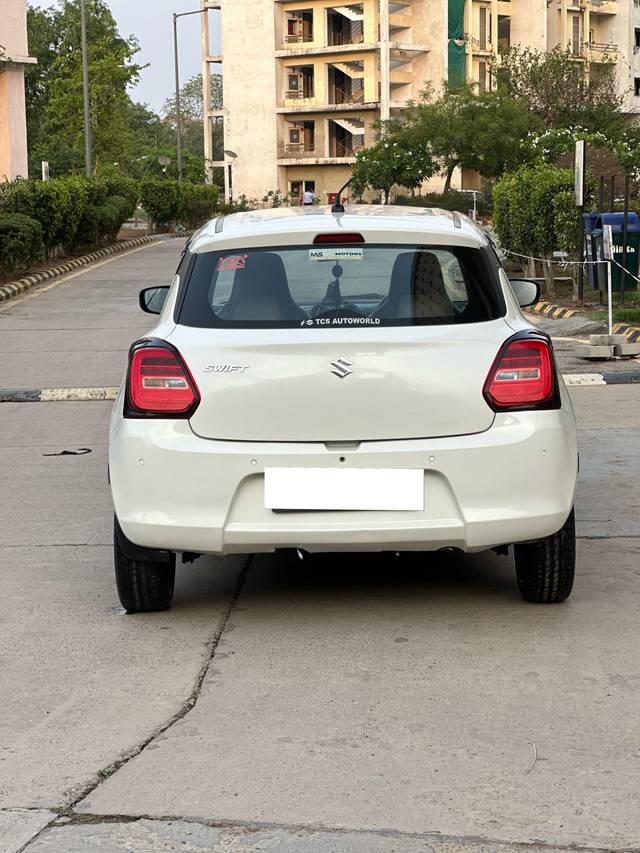 https://images10.gaadi.com/usedcar_image/4513672/original/processed_8124f7a5f68d0ec60a3dcb8f6221a18b.jpg?imwidth=6402