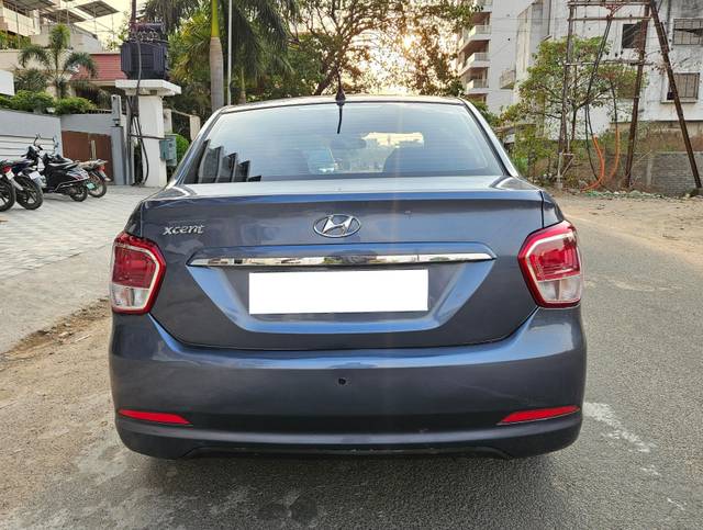 https://images10.gaadi.com/usedcar_image/4513681/original/processed_b7962df2f8eeadc04ddbbefcb68ed9ff.jpg?imwidth=6401