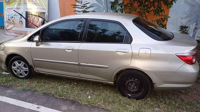 https://images10.gaadi.com/usedcar_image/4513715/original/processed_7ebe2878-da53-4a9e-9538-ec33697f72a1.jpg?imwidth=6401