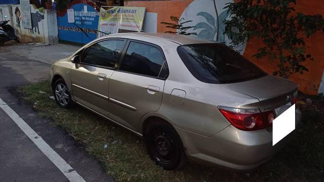 https://images10.gaadi.com/usedcar_image/4513715/original/processed_7fd98149-8841-49dd-81f9-31018bdd22ce.jpg?imwidth=6402